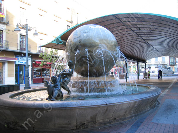 Valladolid - La bola del mundo de Ana Jimenez 1996 - Plaza de Espana 108 - 2008