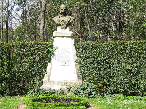 Valladolid - Monumento a MIguel Iscar de Aurelio Rodriguez-Vicente Carretero 1907 -  Campo Grande 002 2006