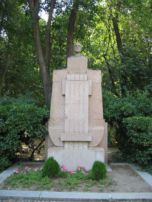 Valladolid - Monumento a Nunez de Arce de Emiliano Barral 1932- Campo Grande 001 - 2006