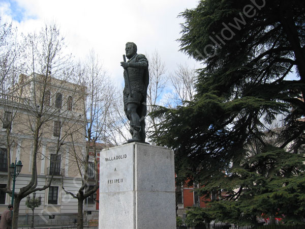 Valladolid - Monumento a Felipe II de Federico Coullaut-Valera 003 - Plaza San Pablo 2008