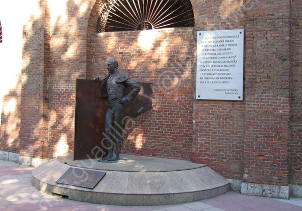 Valladolid - Monumento a Fernando Dominguez 007 Plaza de Toros 2008