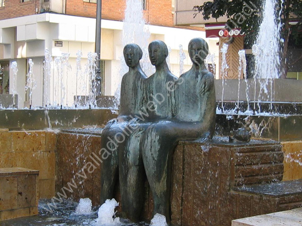 Valladolid - Fuente de las Sirenas de Concha Gay 1996 - Plaza Marti y Monso 006 - 2008