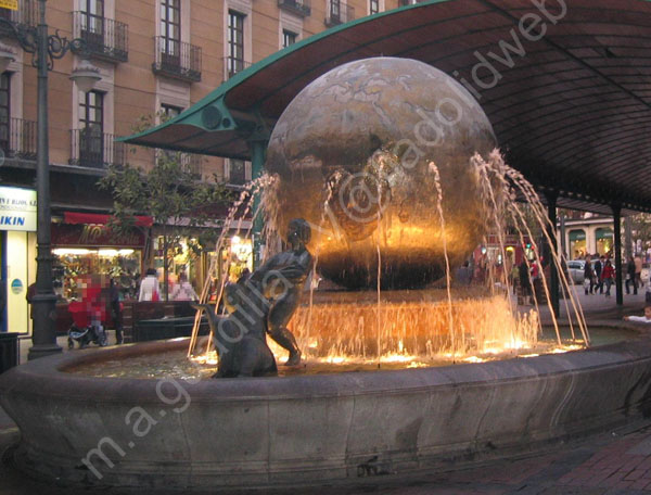 Valladolid - La bola del mundo de Ana Jimenez 1996 - Plaza de Espana 105 - 2008