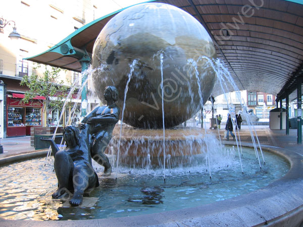 Valladolid - La bola del mundo de Ana Jimenez 1996 - Plaza de Espana 109 - 2008