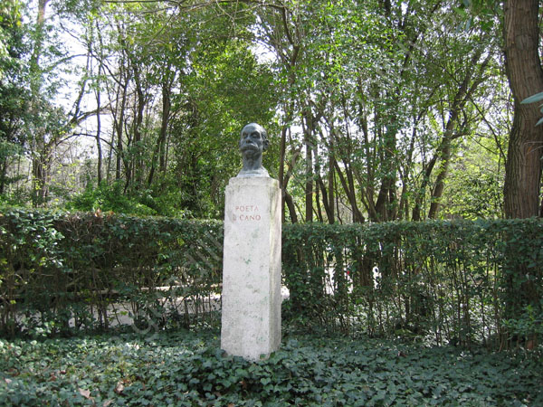 Valladolid - Monumento a Leopoldo Cano de Juan Jose Moreno Llebra 1936 - Campo Grande 002 2006