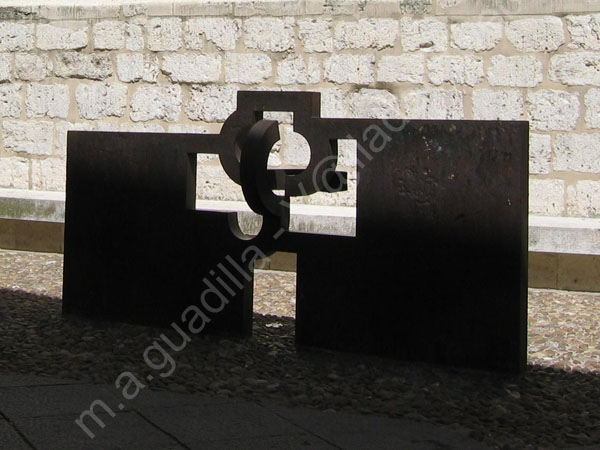 Valladolid - Lo profundo del aire - A Jorge Guillen de Eduardo Chillida 1982 - Calle Cadenas de San Gregorio 003 - 2007