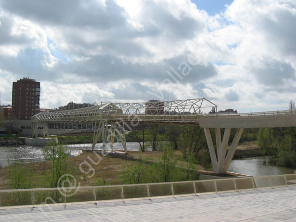 Valladolid - Puente Pasarela sobre el Pisuerga - Museo de la Ciencia 001 2006